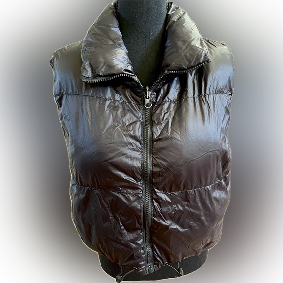 Black soft puffy winter vest medium NWOT - Picture 1 of 2
